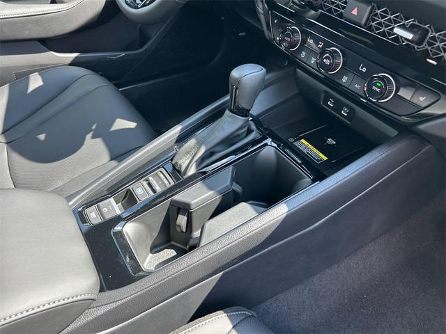 Photo of 2025 Platinum White Pearl Honda Accord Hybrid