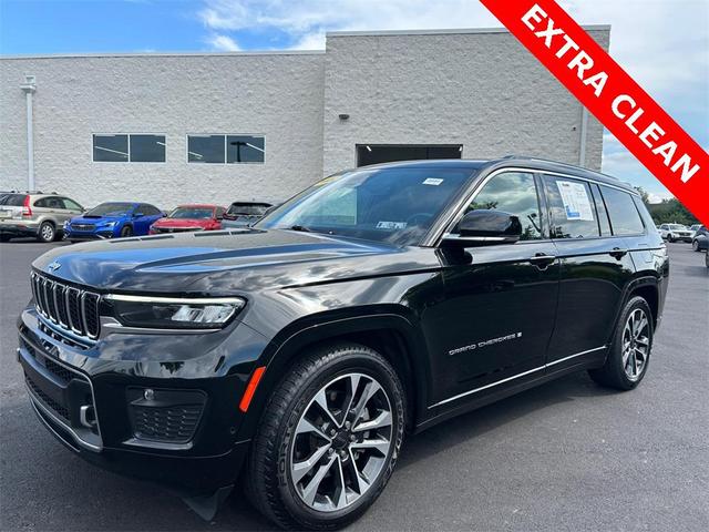 Photo of 2022 Diamond Black Crystal Pearlcoat Jeep Grand Cherokee L