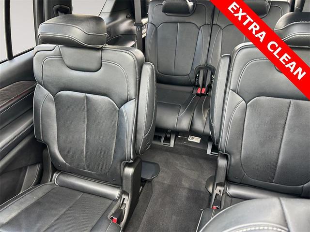 Photo of 2022 Diamond Black Crystal Pearlcoat Jeep Grand Cherokee L