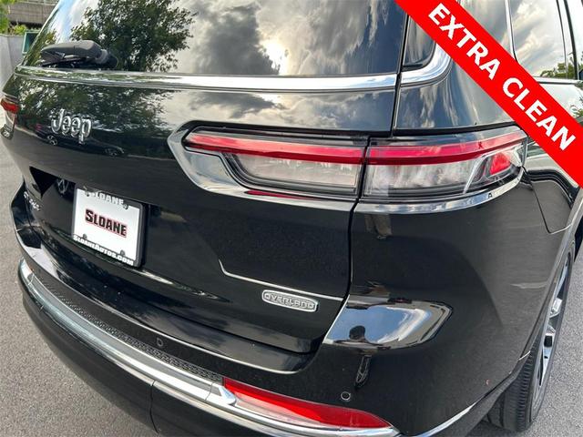 Photo of 2022 Diamond Black Crystal Pearlcoat Jeep Grand Cherokee L