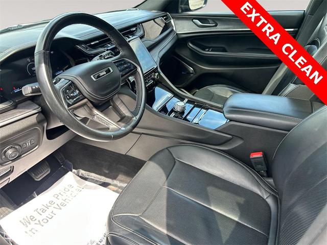 Photo of 2022 Diamond Black Crystal Pearlcoat Jeep Grand Cherokee L