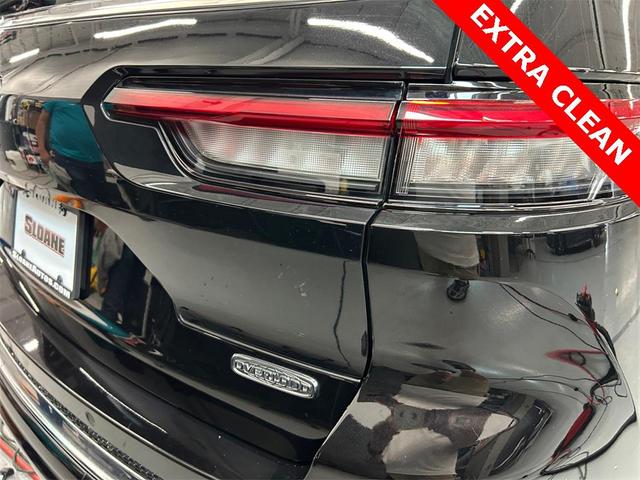 Photo of 2022 Diamond Black Crystal Pearlcoat Jeep Grand Cherokee L