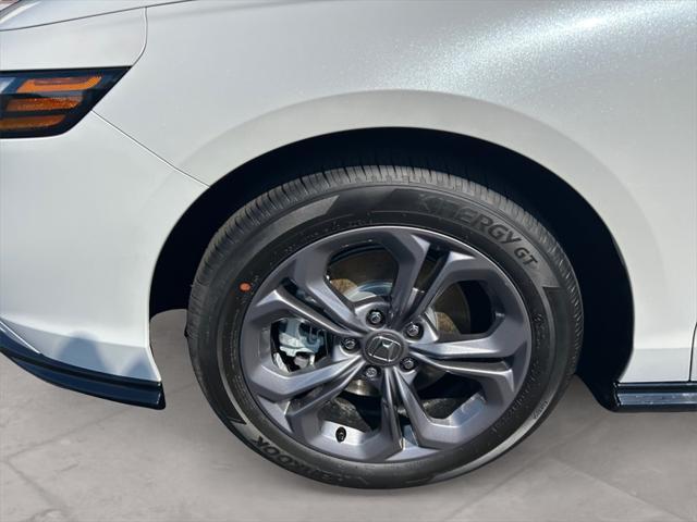 Photo of 2025 Platinum White Pearl Honda Accord Hybrid