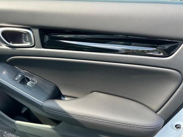 Photo of 2026 Platinum White Pearl Honda Civic Hybrid