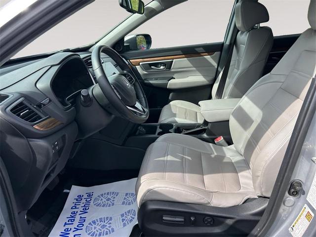 Photo of 2017 White Diamond Pearl Honda CR-V