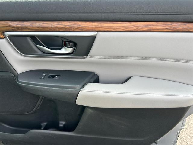 Photo of 2017 White Diamond Pearl Honda CR-V