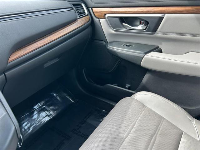 Photo of 2017 White Diamond Pearl Honda CR-V