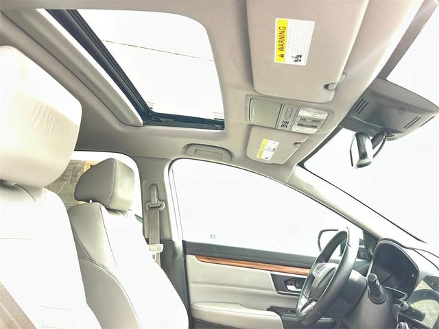 Photo of 2017 White Diamond Pearl Honda CR-V