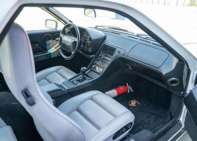 Photo of 1991 White Porsche 928