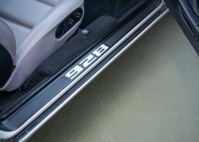 Photo of 1991 White Porsche 928