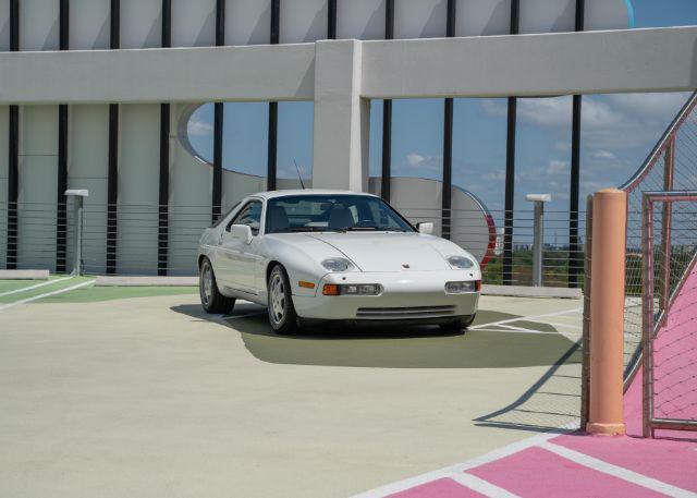 Photo of 1991 White Porsche 928