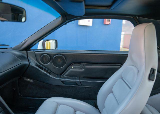 Photo of 1991 White Porsche 928