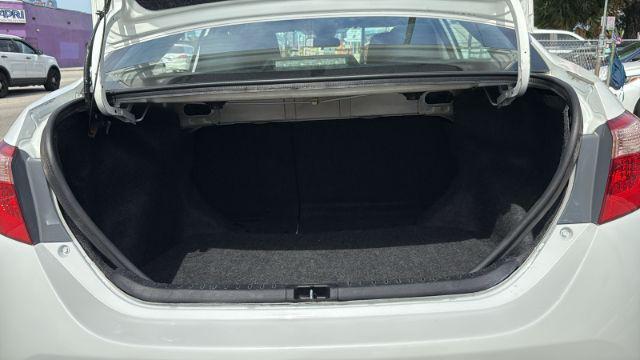 Photo of 2019 White Toyota Corolla