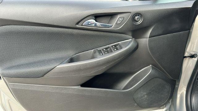 Photo of 2017 Pepperdust Metallic Chevrolet Cruze