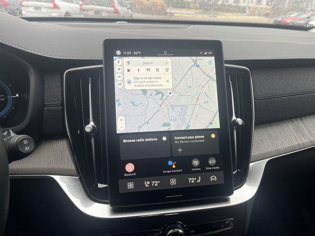 Photo of 2025 Crystal White Pearl Volvo XC90 Plug-In Hybrid