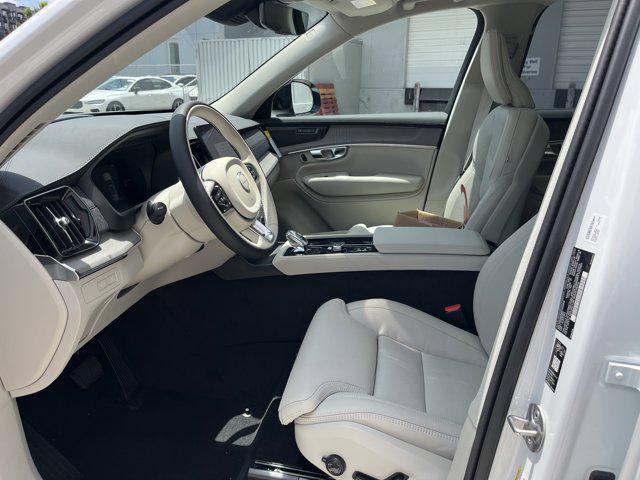 Photo of 2026 Crystal White Volvo XC90 Plug-In Hybrid