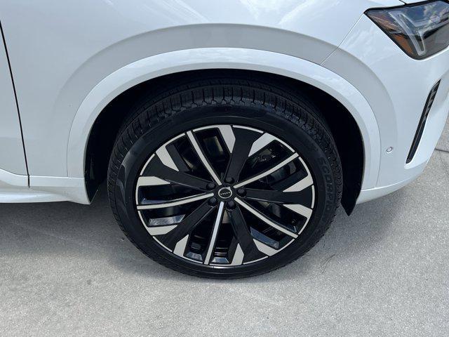 Photo of 2026 Crystal White Volvo XC90 Plug-In Hybrid