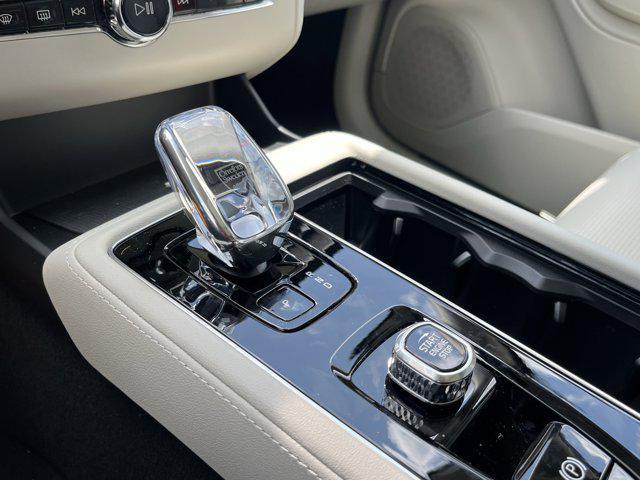 Photo of 2026 Crystal White Volvo XC90 Plug-In Hybrid