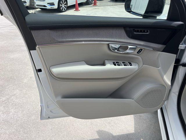 Photo of 2026 Crystal White Volvo XC90 Plug-In Hybrid