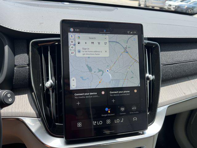 Photo of 2026 Crystal White Volvo XC90 Plug-In Hybrid