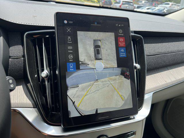 Photo of 2026 Crystal White Volvo XC90 Plug-In Hybrid