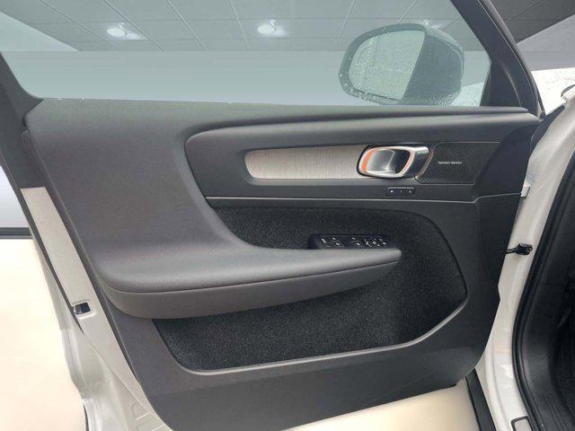 Photo of 2025 Crystal White Pearl Volvo XC40