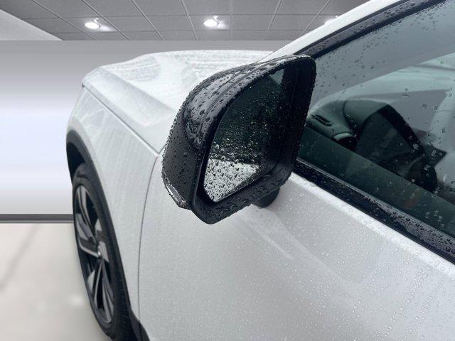 Photo of 2025 Crystal White Pearl Volvo XC40