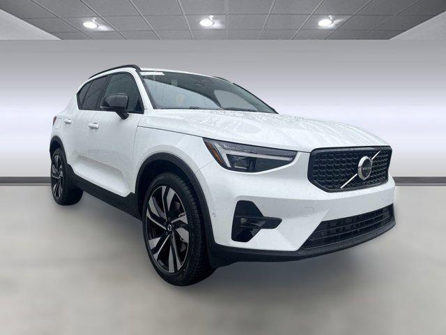 Photo of 2025 Crystal White Pearl Volvo XC40