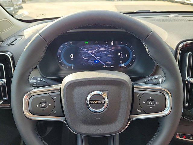 Photo of 2025 Onyx Black Metallic Volvo XC40