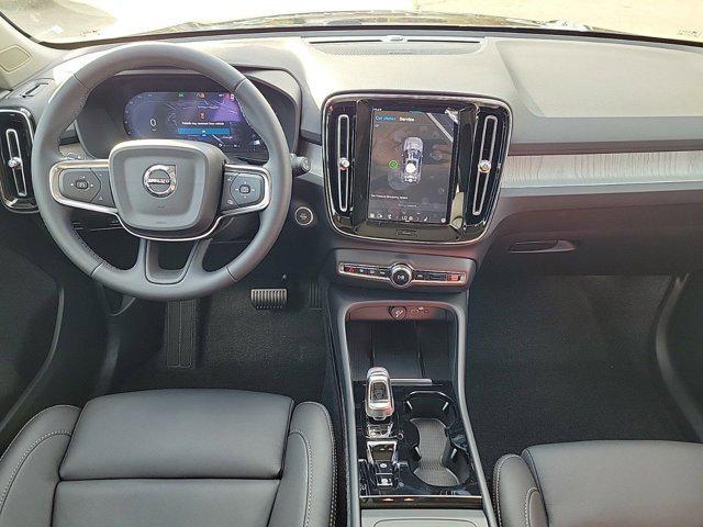 Photo of 2025 Onyx Black Metallic Volvo XC40