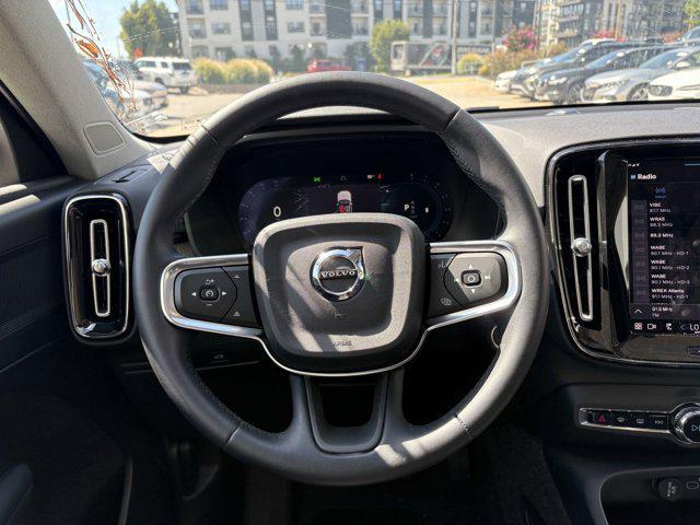 Photo of 2025 Onyx Black Metallic Volvo XC40