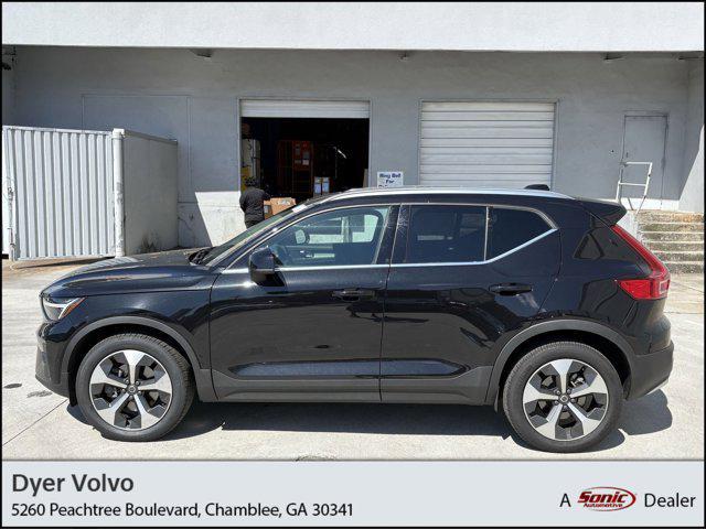 Photo of 2025 Onyx Black Metallic Volvo XC40