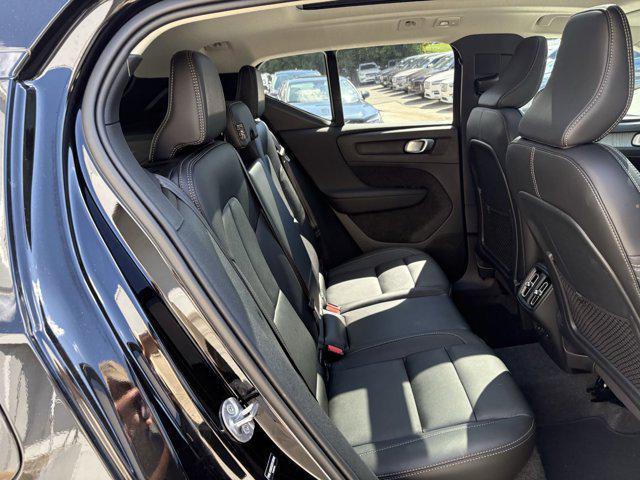 Photo of 2025 Onyx Black Metallic Volvo XC40