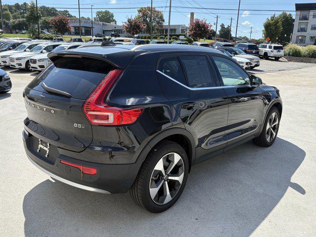 Photo of 2025 Onyx Black Metallic Volvo XC40