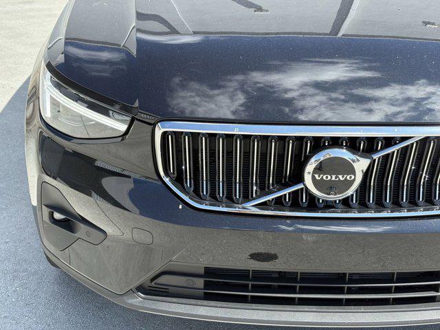 Photo of 2025 Onyx Black Metallic Volvo XC40