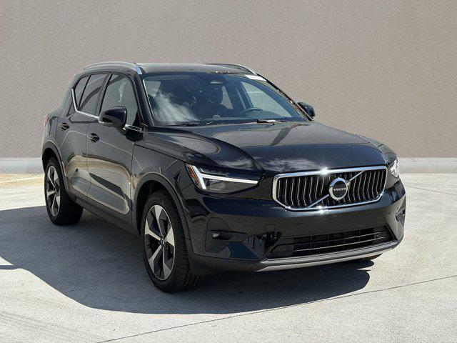 Photo of 2025 Onyx Black Metallic Volvo XC40