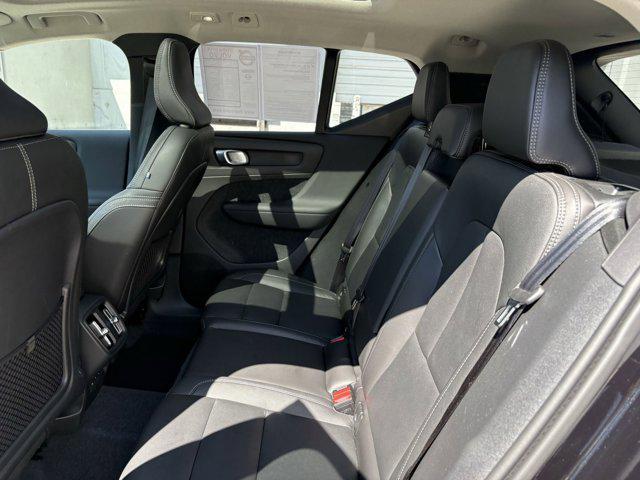 Photo of 2025 Onyx Black Metallic Volvo XC40
