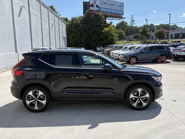 Photo of 2025 Onyx Black Metallic Volvo XC40