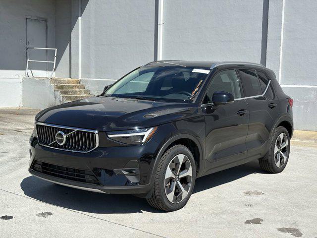 Photo of 2025 Onyx Black Metallic Volvo XC40