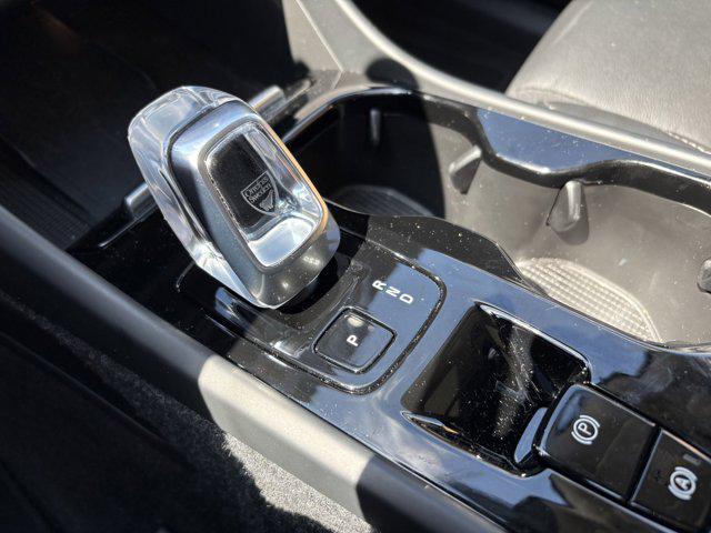 Photo of 2025 Onyx Black Metallic Volvo XC40