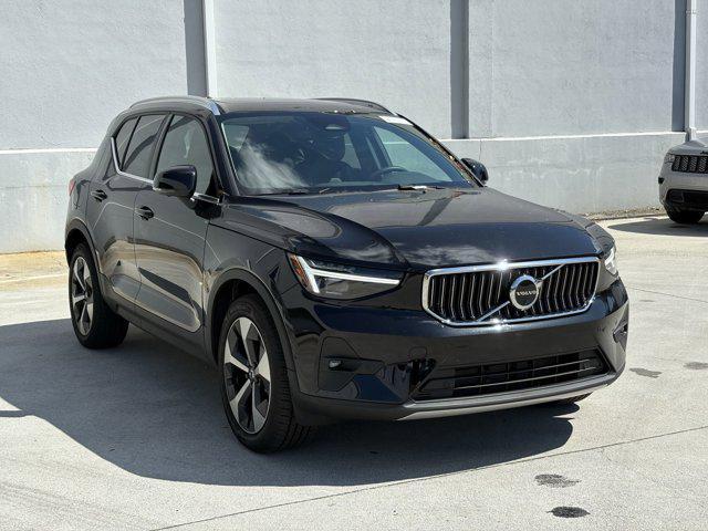 Photo of 2025 Onyx Black Metallic Volvo XC40
