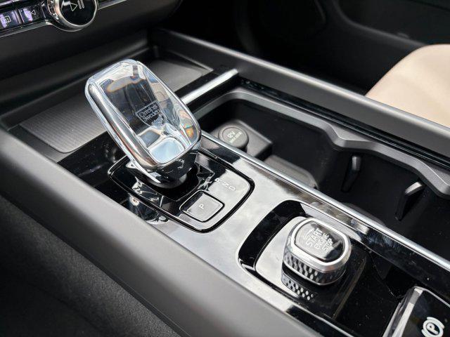 Photo of 2026 Crystal White Metallic Volvo XC60