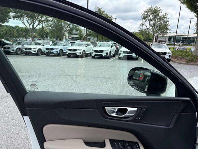 Photo of 2026 Crystal White Metallic Volvo XC60