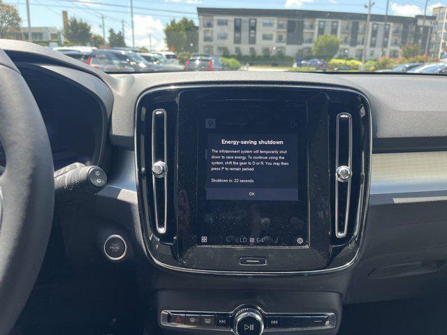 Photo of 2024 Crystal White Metallic Volvo XC40