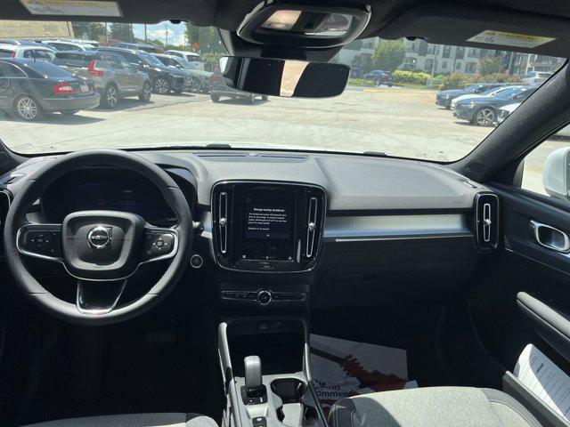 Photo of 2024 Crystal White Metallic Volvo XC40