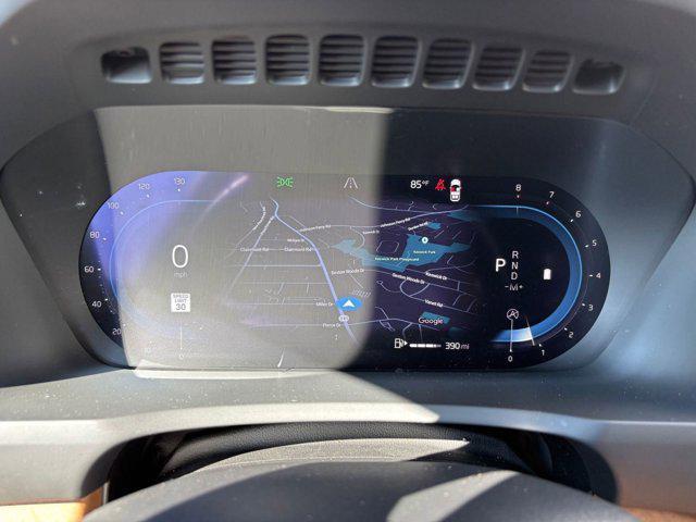 Photo of 2023 Crystal White Metallic Volvo XC90