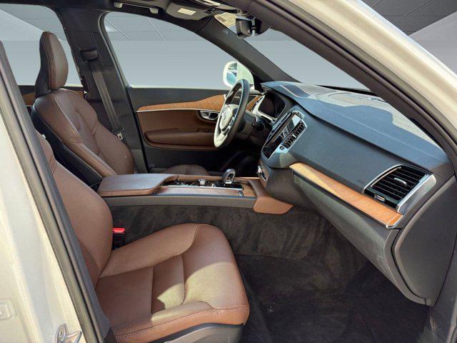 Photo of 2023 Crystal White Metallic Volvo XC90