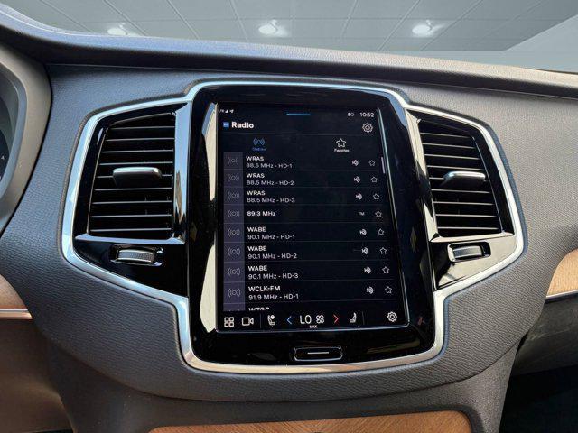 Photo of 2023 Crystal White Metallic Volvo XC90