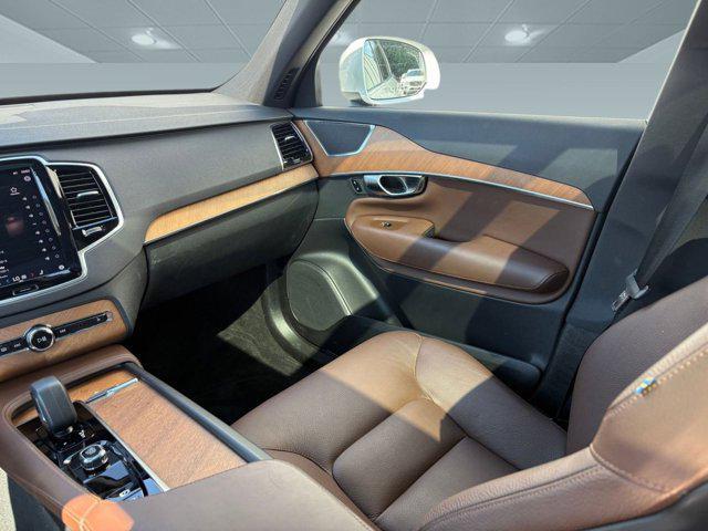 Photo of 2023 Crystal White Metallic Volvo XC90