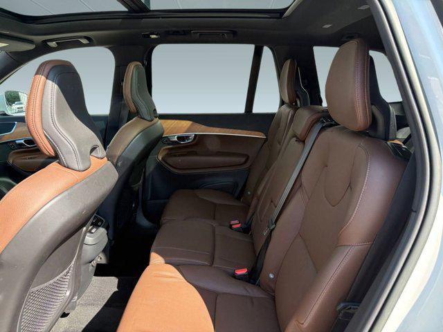 Photo of 2023 Crystal White Metallic Volvo XC90